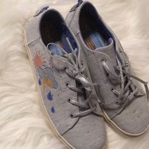 Brand New, Never Worn Girls size 5 Toms.